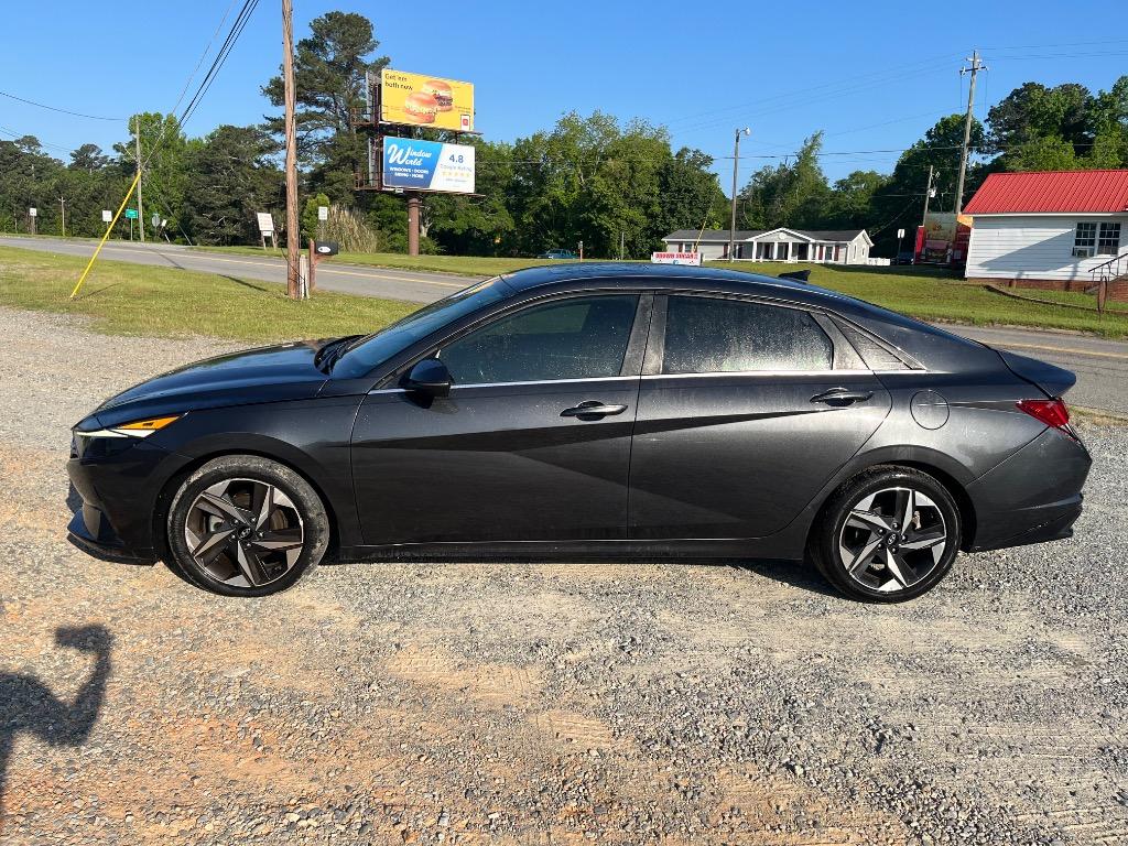 2022 Hyundai Elantra SEL's photo