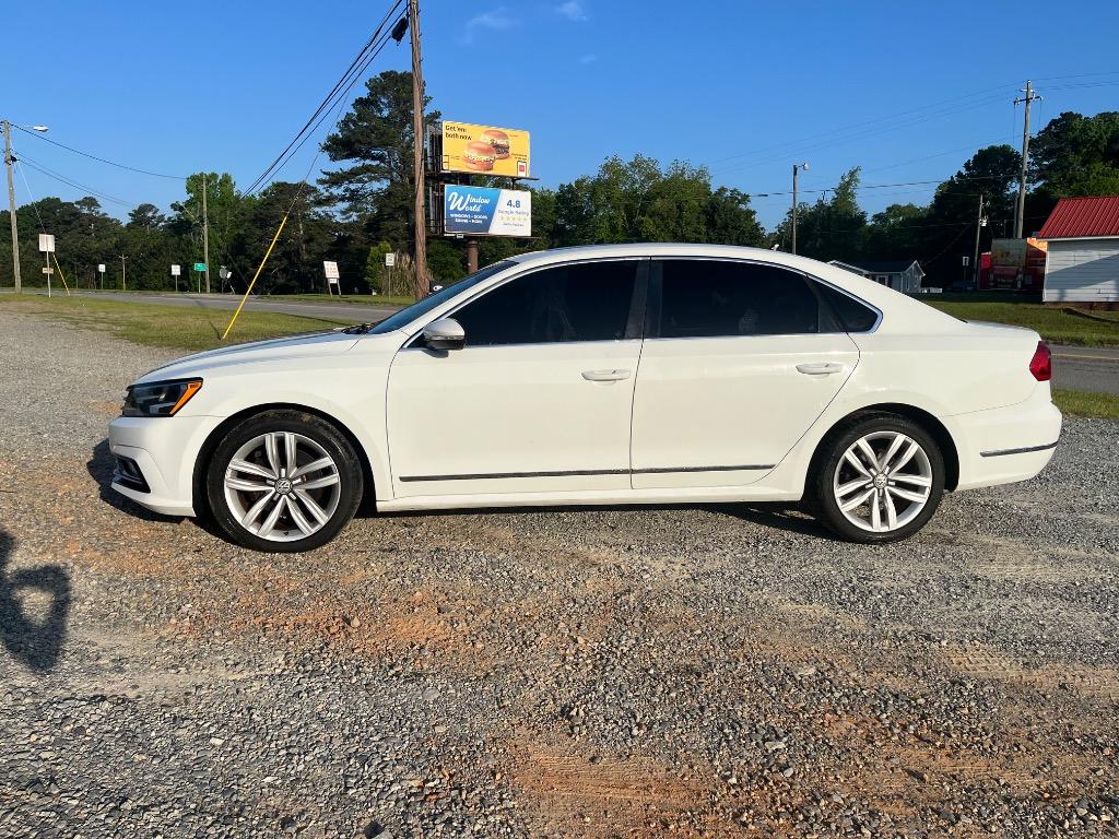 2016 Volkswagen Passat SEL's photo