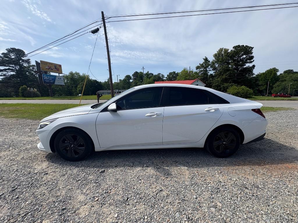 2022 Hyundai Elantra SEL's photo