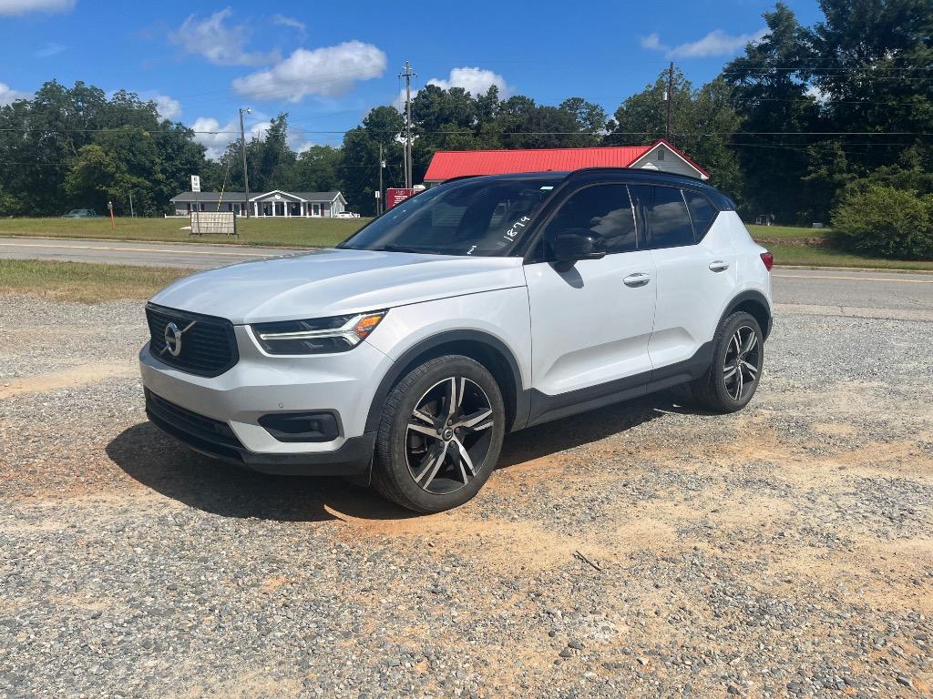 2020 Volvo XC40 R-Design's photo